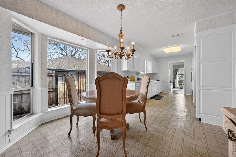 704 Castlewood Lane, Arlington TX 76012 - Photo 13