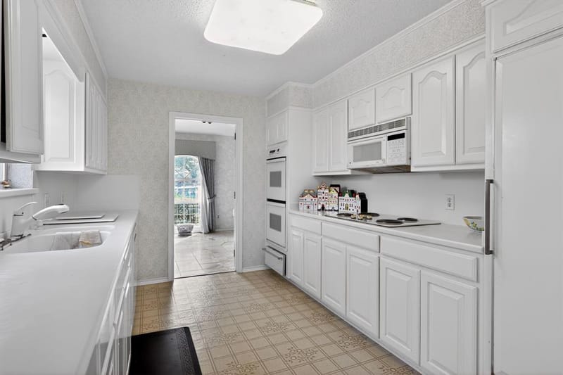 704 Castlewood Lane, Arlington TX 76012 - Photo 12