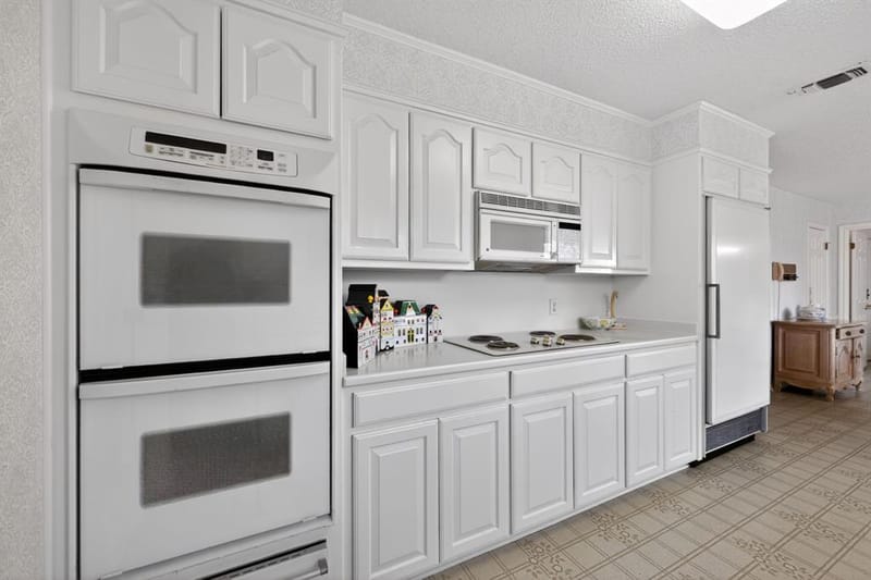 704 Castlewood Lane, Arlington TX 76012 - Photo 11