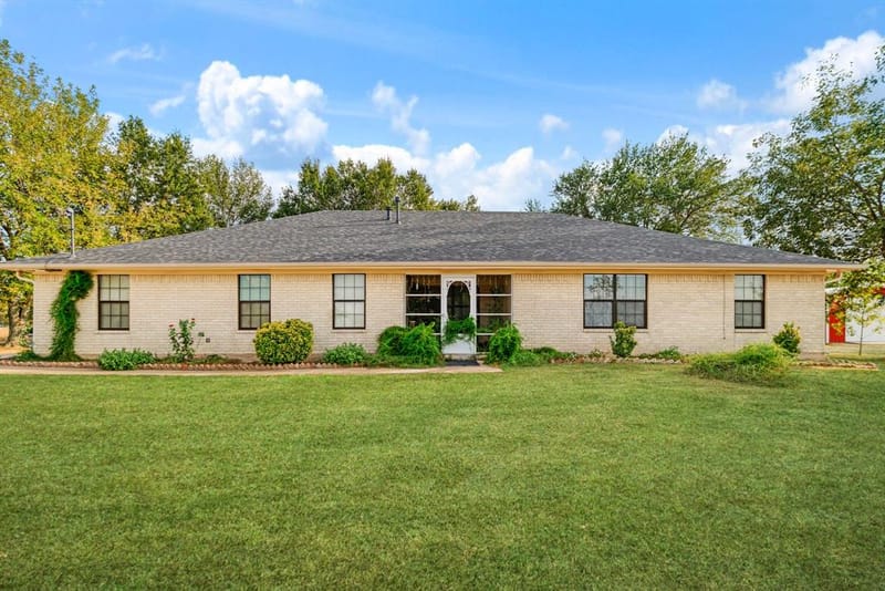 209 Farm Road 2352, Honey Grove TX 75446