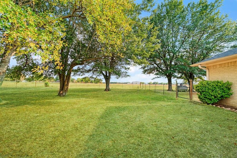 209 Farm Road 2352, Honey Grove TX 75446 - Photo 24