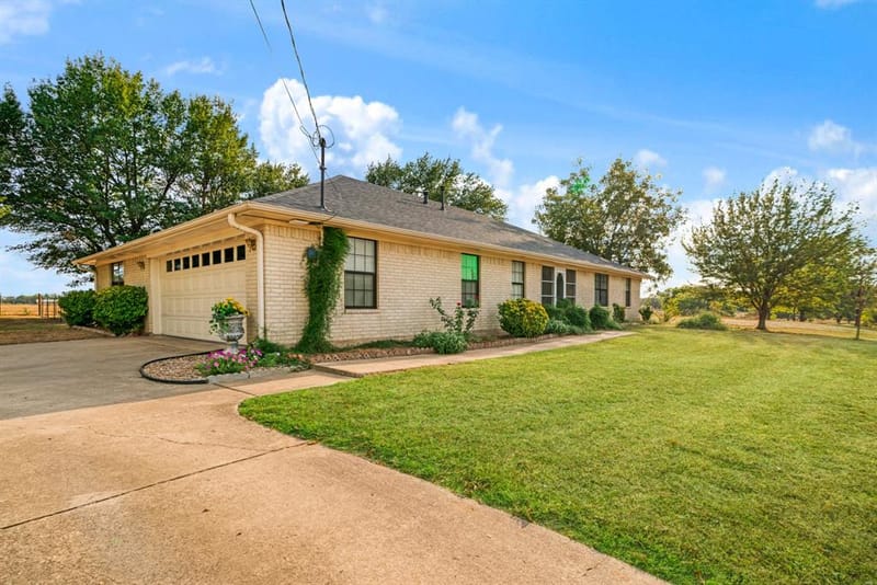 209 Farm Road 2352, Honey Grove TX 75446 - Photo 30