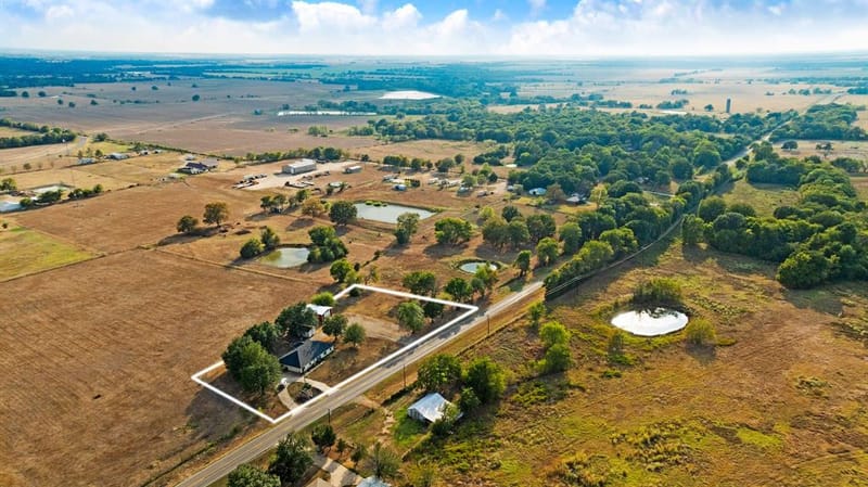 209 Farm Road 2352, Honey Grove TX 75446 - Photo 33