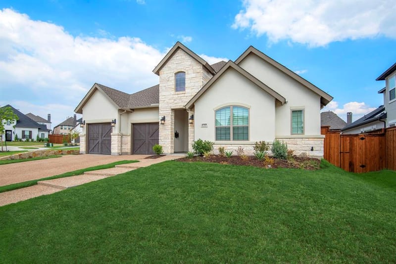 4908 Sir Cole Court, Carrollton TX 75010 - Photo 2