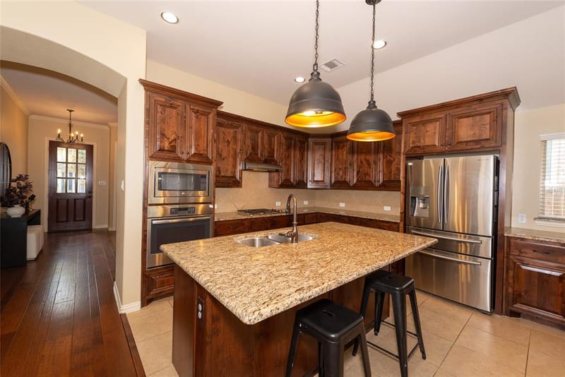 617 Rawlins Lane, Fort Worth TX 76131 - Photo 2