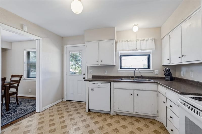 10927 Dunaway Drive, Dallas TX 75228 - Photo 7