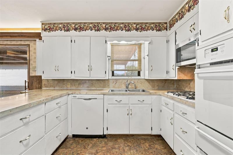 207 Cresthill Drive, Lacy Lakeview TX 76705 - Photo 6