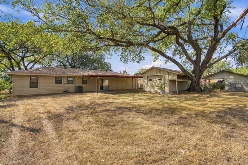 207 Cresthill Drive, Lacy Lakeview TX 76705 - Photo 12