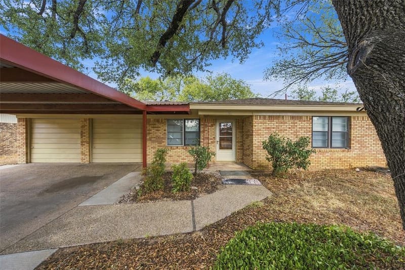 207 Cresthill Drive, Lacy Lakeview TX 76705