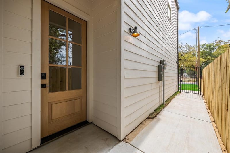 1641 Faye Street, Dallas TX 75215 - Photo 3