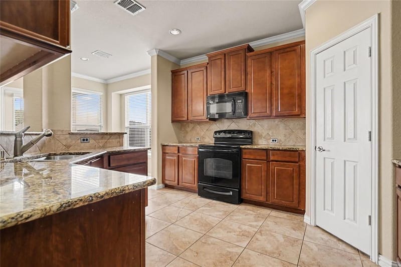 804 W Bend Boulevard, Burleson TX 76028 - Photo 12