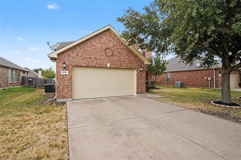 804 W Bend Boulevard, Burleson TX 76028 - Photo 3