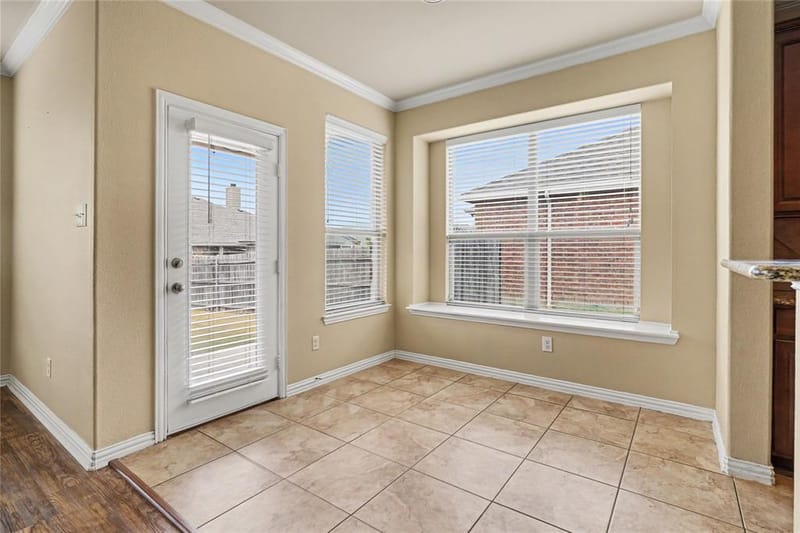 804 W Bend Boulevard, Burleson TX 76028 - Photo 10