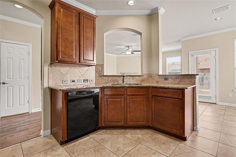 804 W Bend Boulevard, Burleson TX 76028 - Photo 14