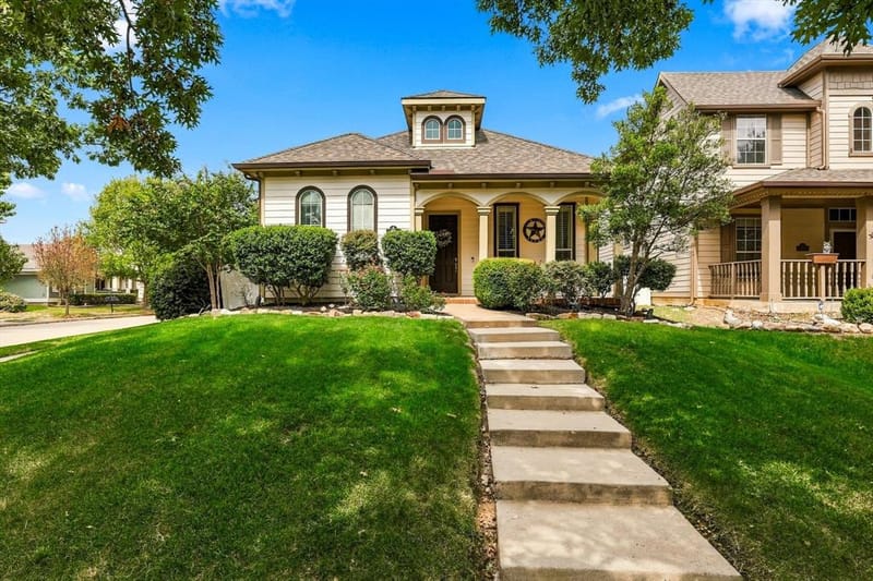 1901 Brown Thrasher Boulevard, Savannah TX 76227