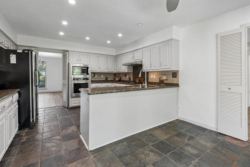6720 Robin Willow Court, Dallas TX 75248 - Photo 12