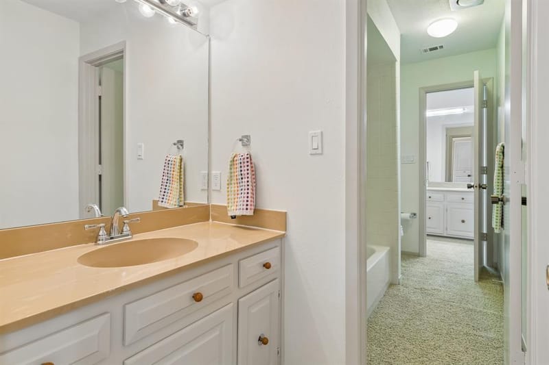 6720 Robin Willow Court, Dallas TX 75248 - Photo 22