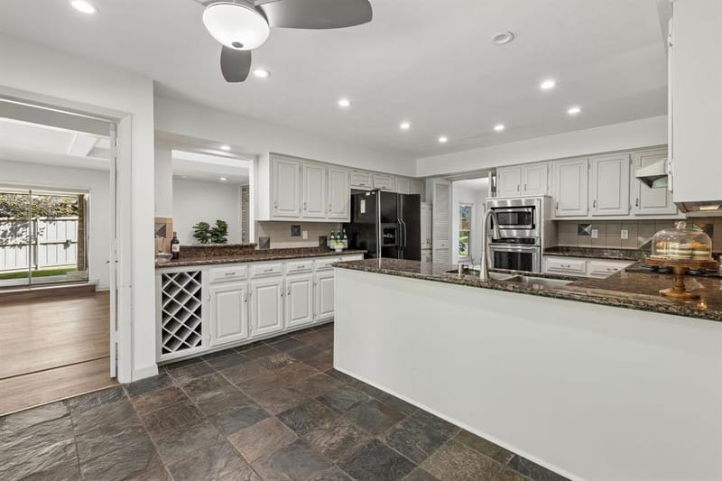6720 Robin Willow Court, Dallas TX 75248 - Photo 9