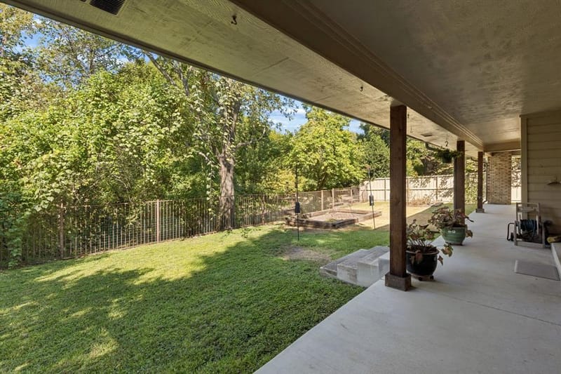 6720 Robin Willow Court, Dallas TX 75248 - Photo 31