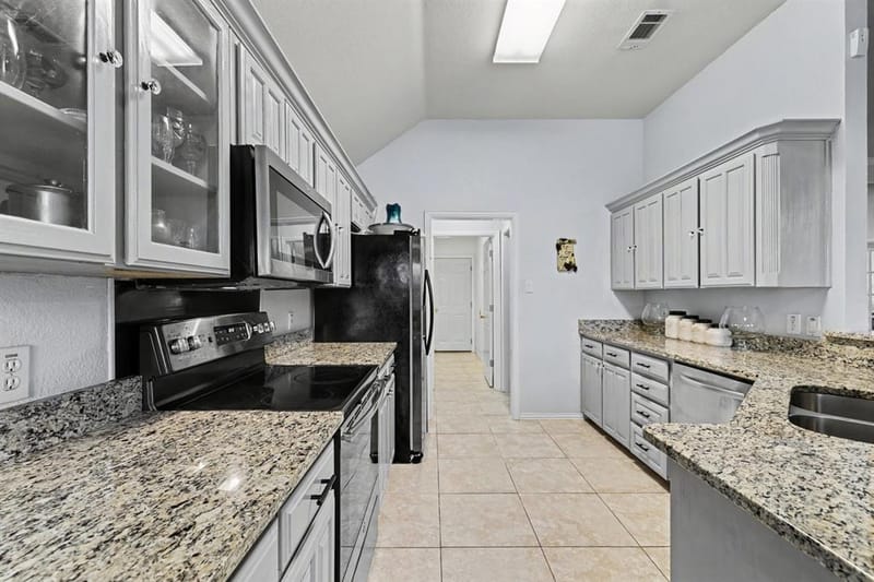 7925 Peregrine Trail, Arlington TX 76001 - Photo 17