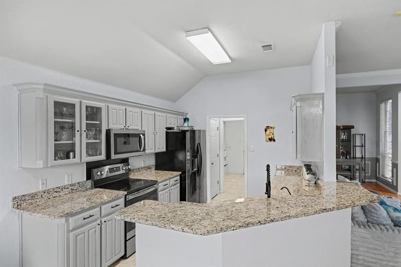 7925 Peregrine Trail, Arlington TX 76001 - Photo 16