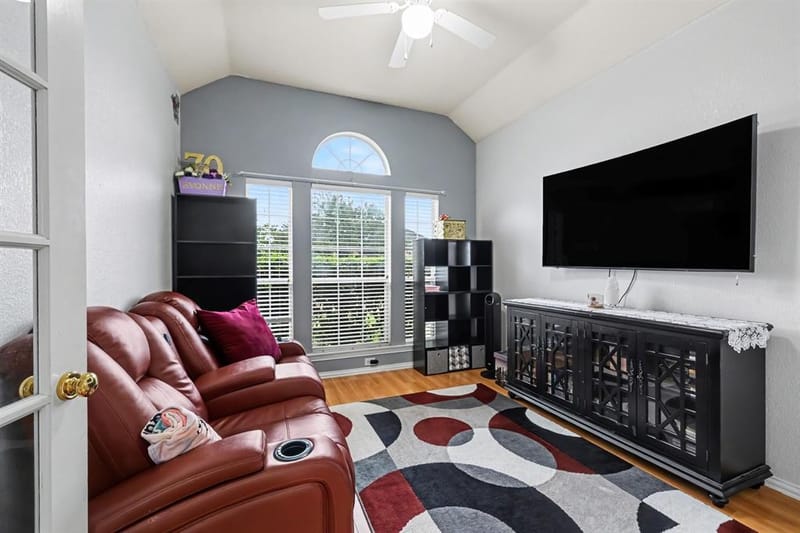 7925 Peregrine Trail, Arlington TX 76001 - Photo 18