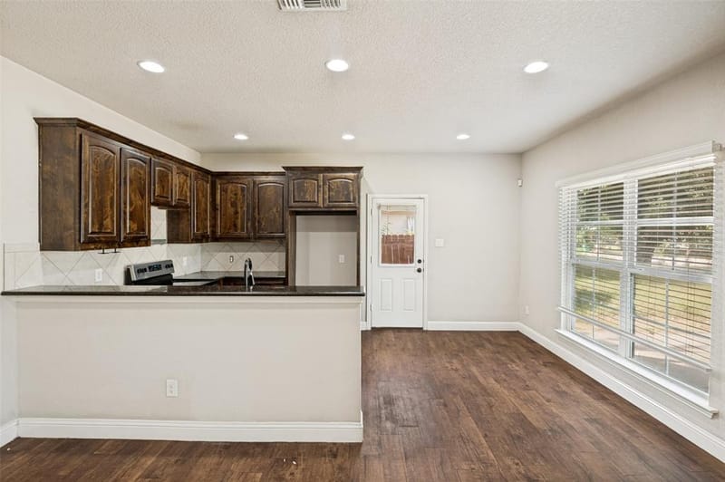 207 Ennis Street, Waxahachie TX 75165 - Photo 9