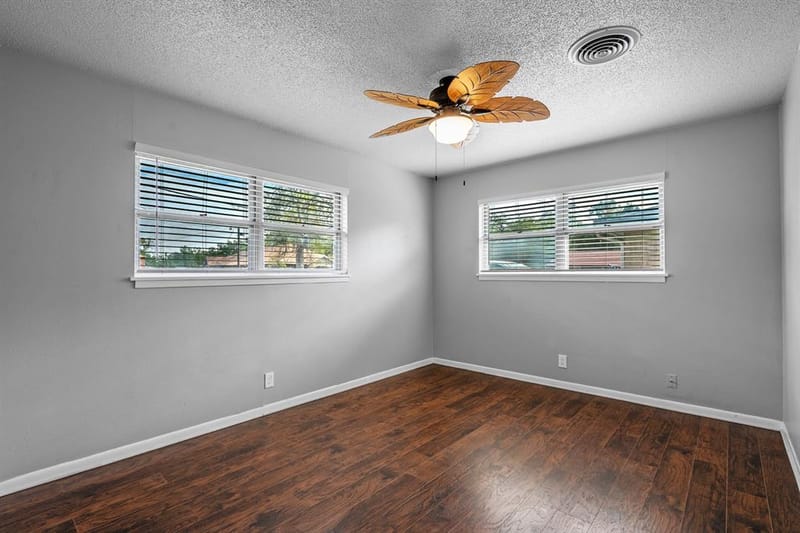 2710 W Walker Street, Denison TX 75020 - Photo 2