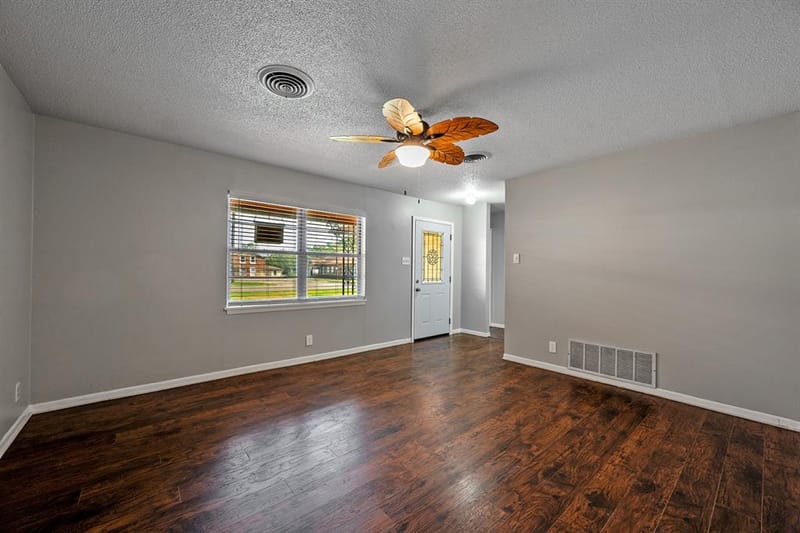 2710 W Walker Street, Denison TX 75020 - Photo 6