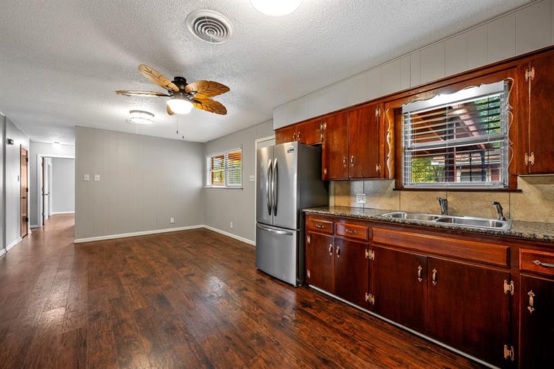 2710 W Walker Street, Denison TX 75020 - Photo 13