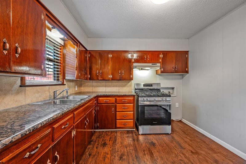 2710 W Walker Street, Denison TX 75020 - Photo 12