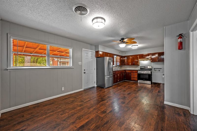 2710 W Walker Street, Denison TX 75020 - Photo 9