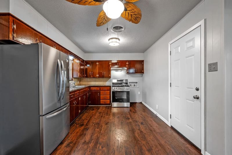 2710 W Walker Street, Denison TX 75020 - Photo 11