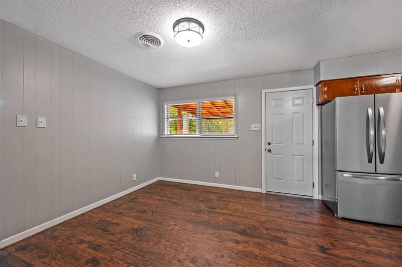 2710 W Walker Street, Denison TX 75020 - Photo 8