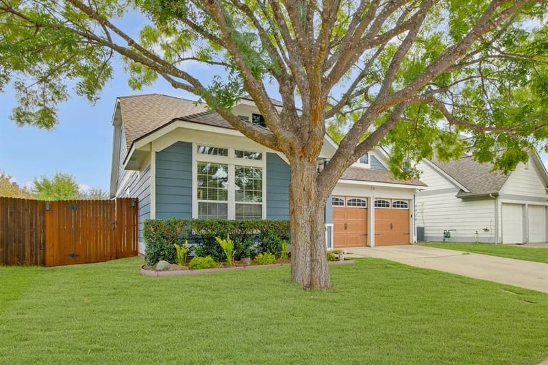 9928 Tanglebrush Drive, McKinney TX 75072 - Photo 2