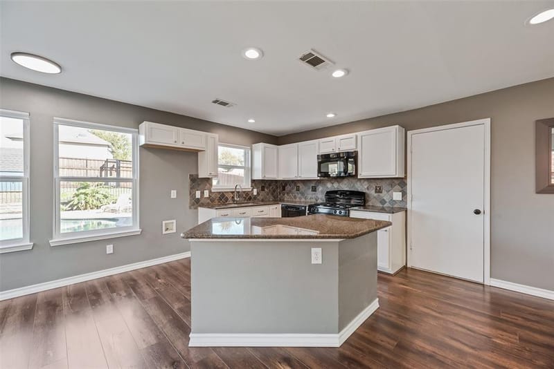 905 Elizabeth Drive, Lewisville TX 75067 - Photo 9