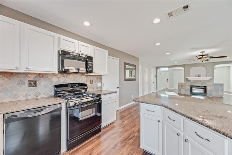 905 Elizabeth Drive, Lewisville TX 75067 - Photo 10