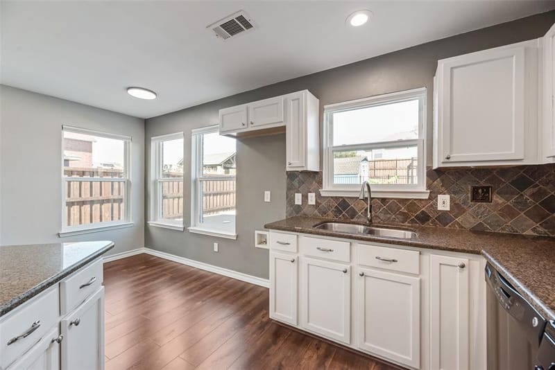 905 Elizabeth Drive, Lewisville TX 75067 - Photo 11