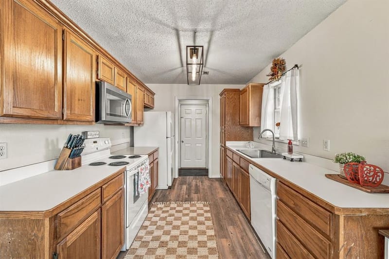 300 Wedgewood Drive, Stephenville TX 76401 - Photo 11