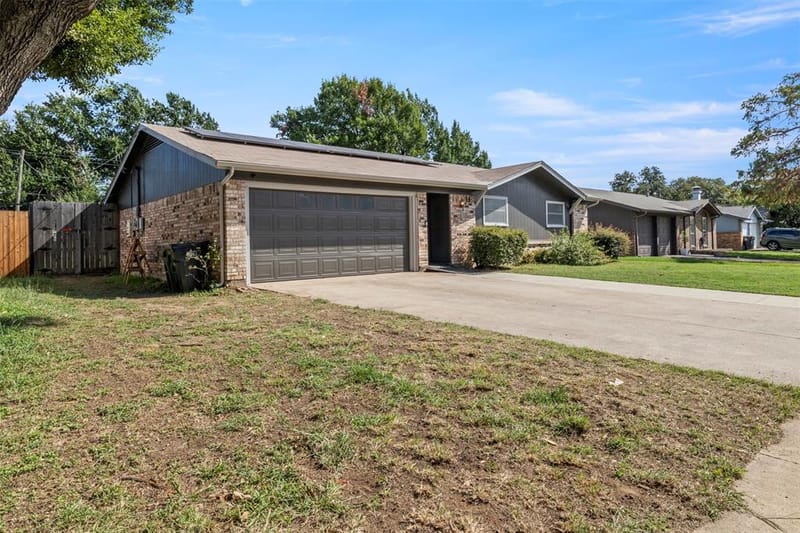 2523 Avonhill Drive, Arlington TX 76015 - Photo 3