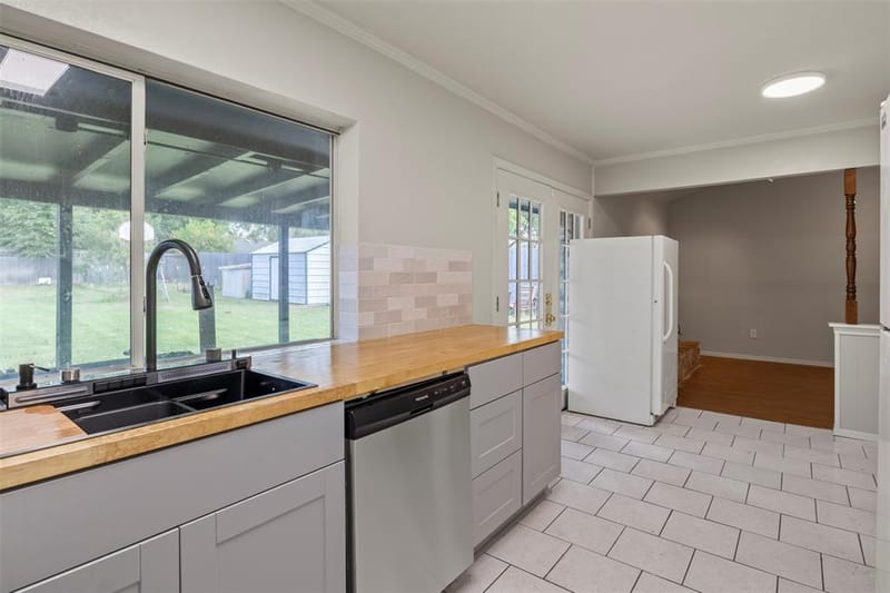 2523 Avonhill Drive, Arlington TX 76015 - Photo 10