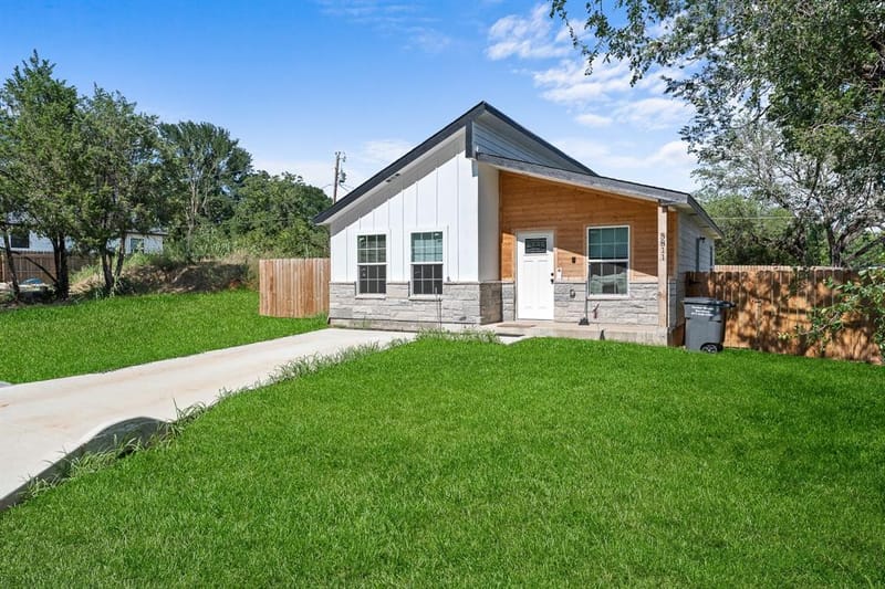 5811 Lake Granbury Trail, Granbury TX 76048 - Photo 2