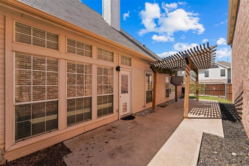 8609 Old Oak Drive, Irving TX 75063 - Photo 14