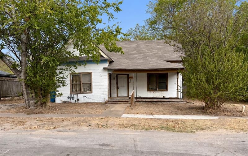 808 W 11th Avenue, Corsicana TX 75110 - Photo 13