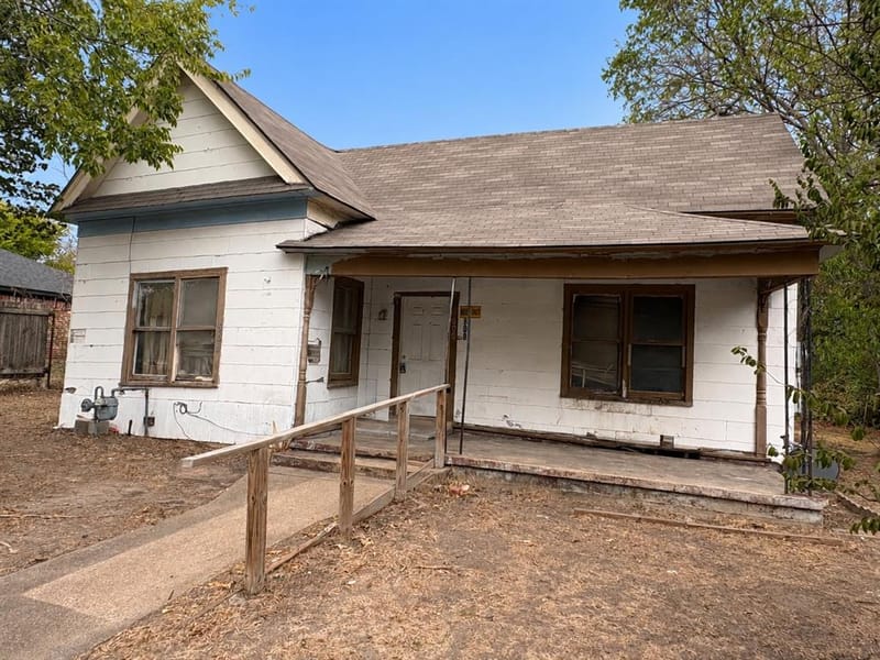 808 W 11th Avenue, Corsicana TX 75110