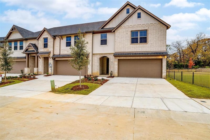 800 Homeplace Circle, Mansfield TX 76063 - Photo 2