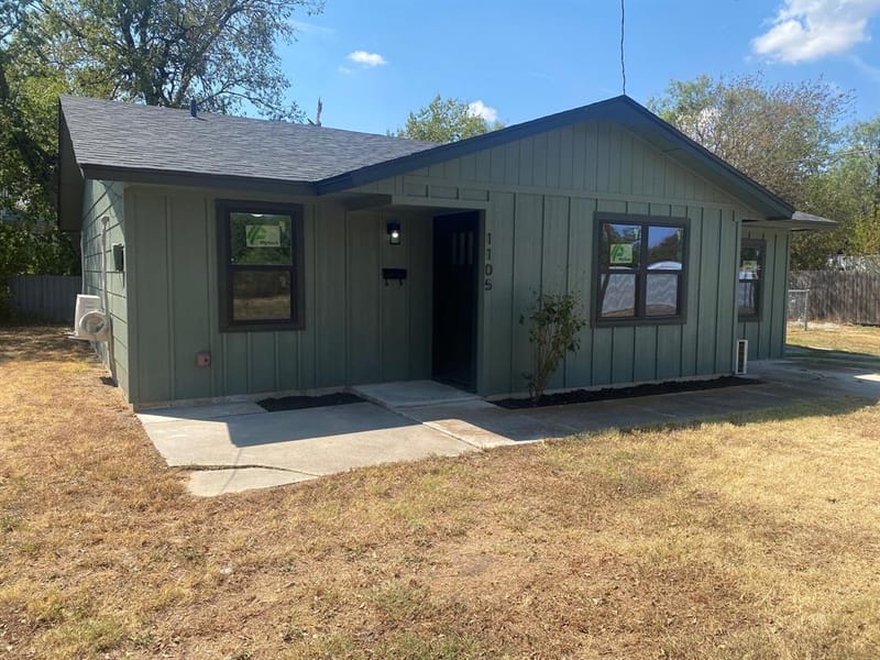 1105 9th Street, Brownwood TX 76801 - Photo 2