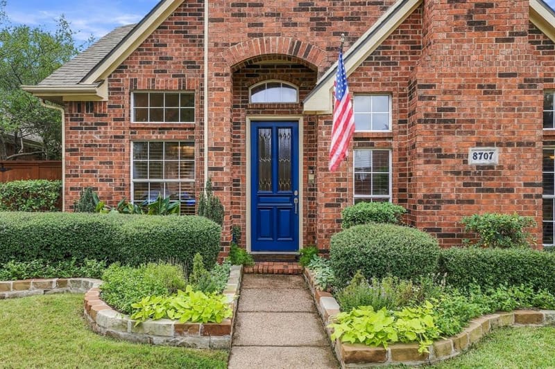 8707 Stonecrest Drive, Irving TX 75063 - Photo 2