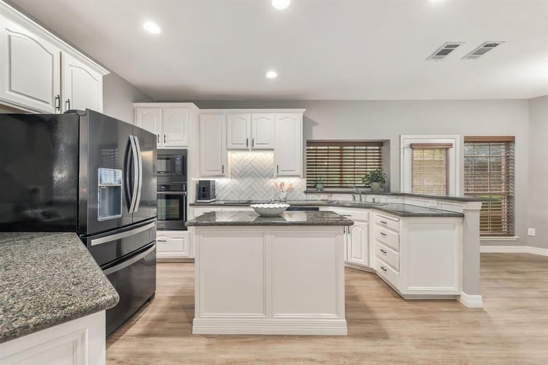 8707 Stonecrest Drive, Irving TX 75063 - Photo 8