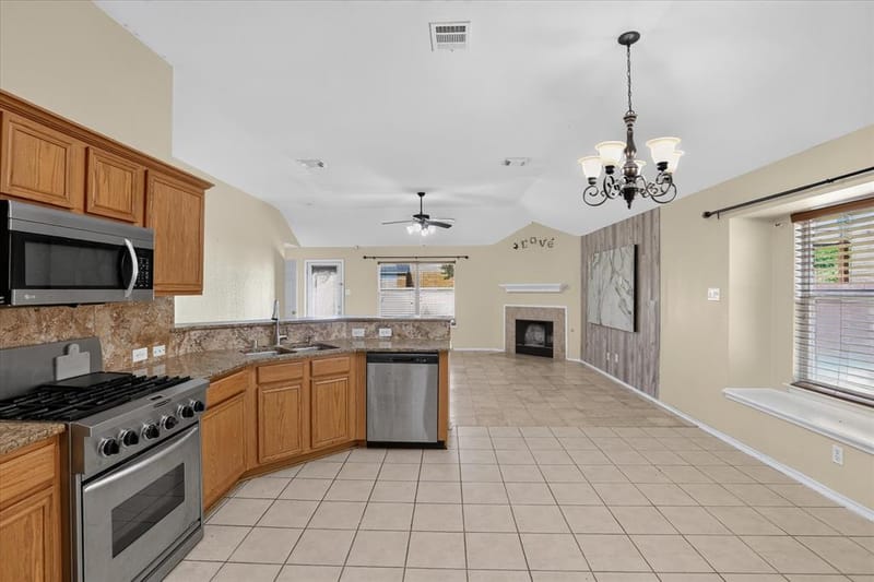 3041 Meadowbrook Drive, Grand Prairie TX 75052 - Photo 10
